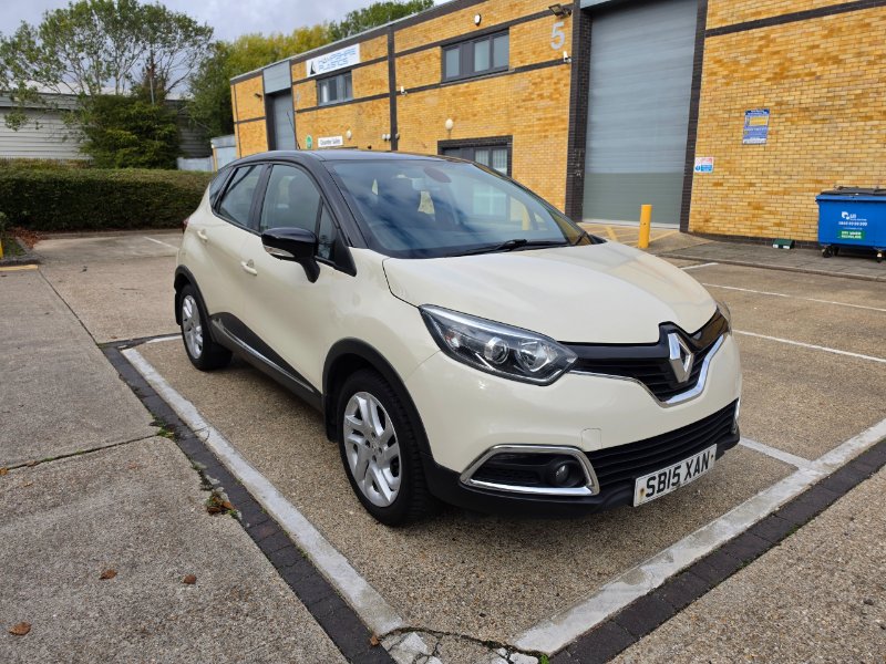 White Renault Captur 0.9 TCe ENERGY Dynamique MediaNav SUV 5dr Petrol Manual Euro 5 s/s 90 ps