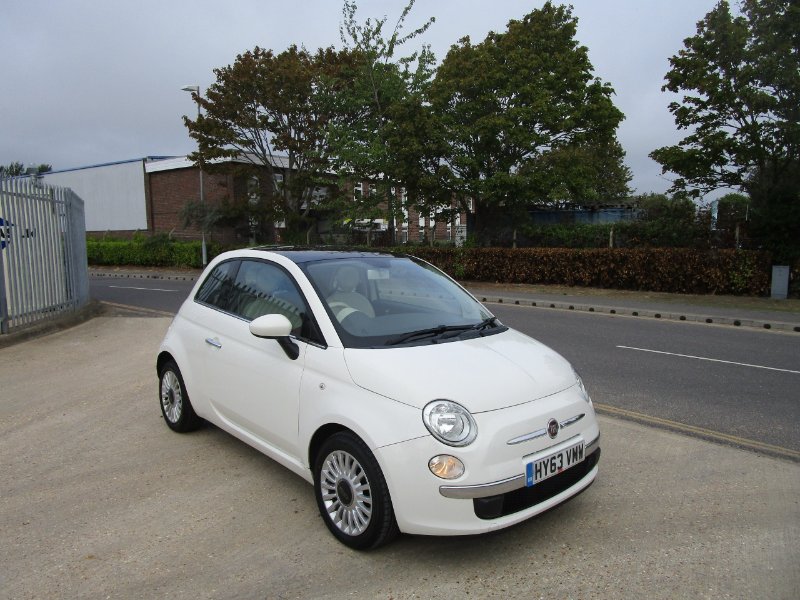 White Fiat 500 1.2 Lounge Hatchback 3dr Petrol Manual Euro 6 s/s 69 bhp