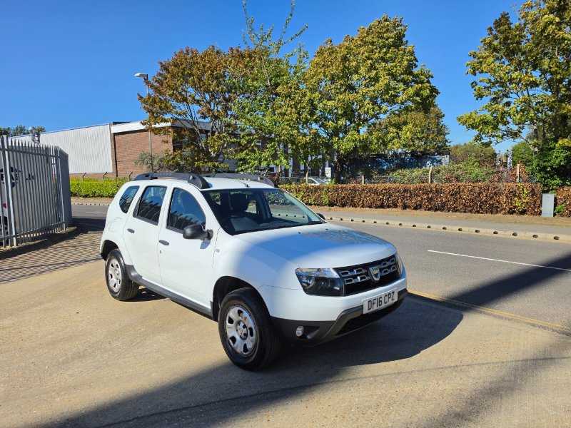 White Dacia Duster 1.6 Ambiance SUV 5dr Petrol Manual Euro 6 s/s 115 ps