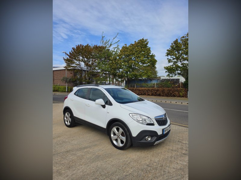 White Vauxhall Mokka 1.6 Exclusiv SUV 5dr Petrol Manual 2WD Euro 5 s/s 115 ps