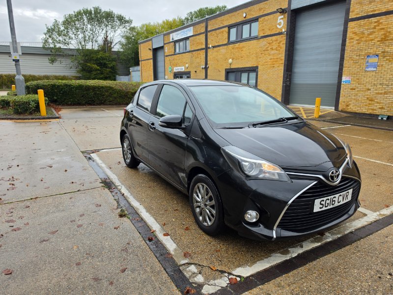 Black Toyota Yaris 1.33 Dual VVT-i Icon Hatchback 5dr Petrol Manual Euro 6 99 ps CAT S